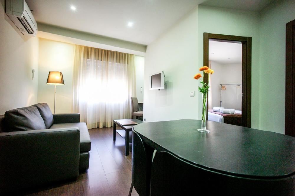 Apartamentos Turisticos Madanis โอสปิตาเล็ต เดอ โยเบรกัต ภายนอก รูปภาพ